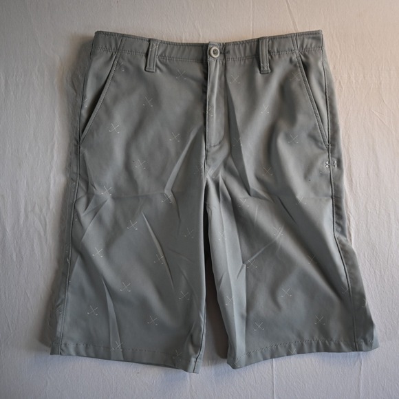 Under Armour 18 Loose UA Golf Shorts Boys Youth Golf‎ Clubs All Over Print Gray - Picture 1 of 10